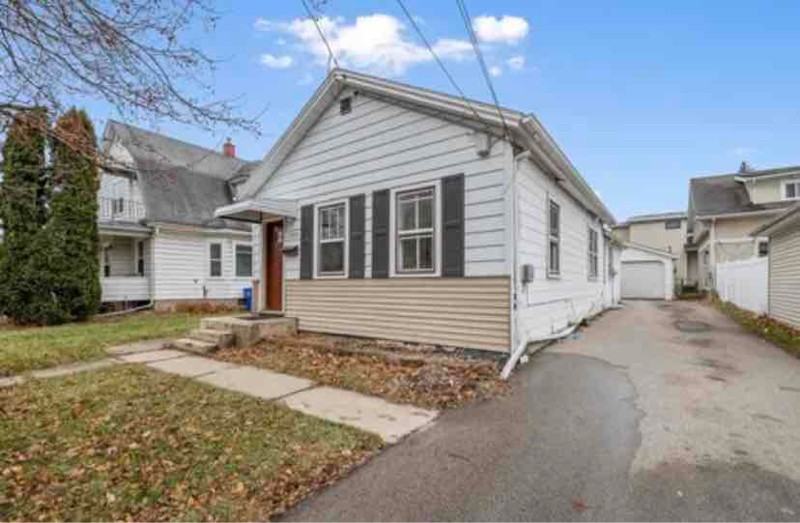 1202 Stuart St - Photo 3 of 17