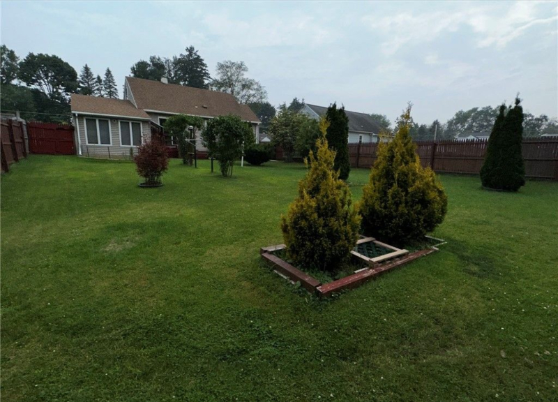 107 Stephen Pl - Photo 3 of 3