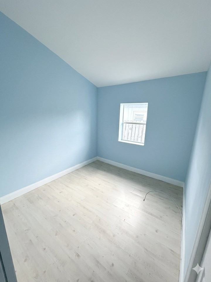 519 Nw 10th Ave #B - Photo 3 of 9