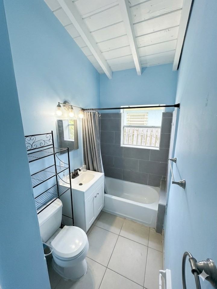 519 Nw 10th Ave #B - Photo 5 of 9