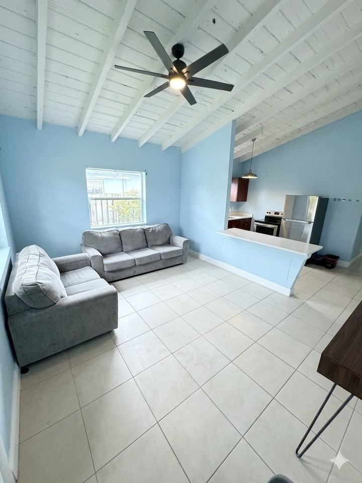 519 Nw 10th Ave #B - Photo 6 of 9
