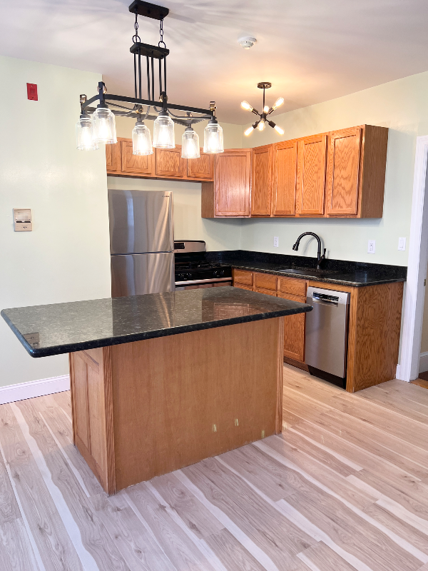 81 America St #2F