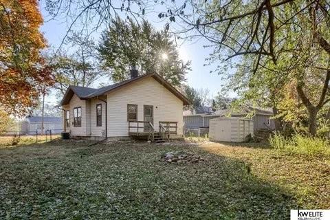 1025 N 45th St - Photo 2 of 18