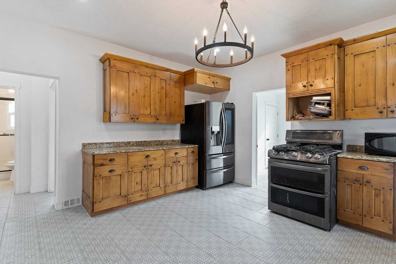 678 Ne - Photo 3 of 20