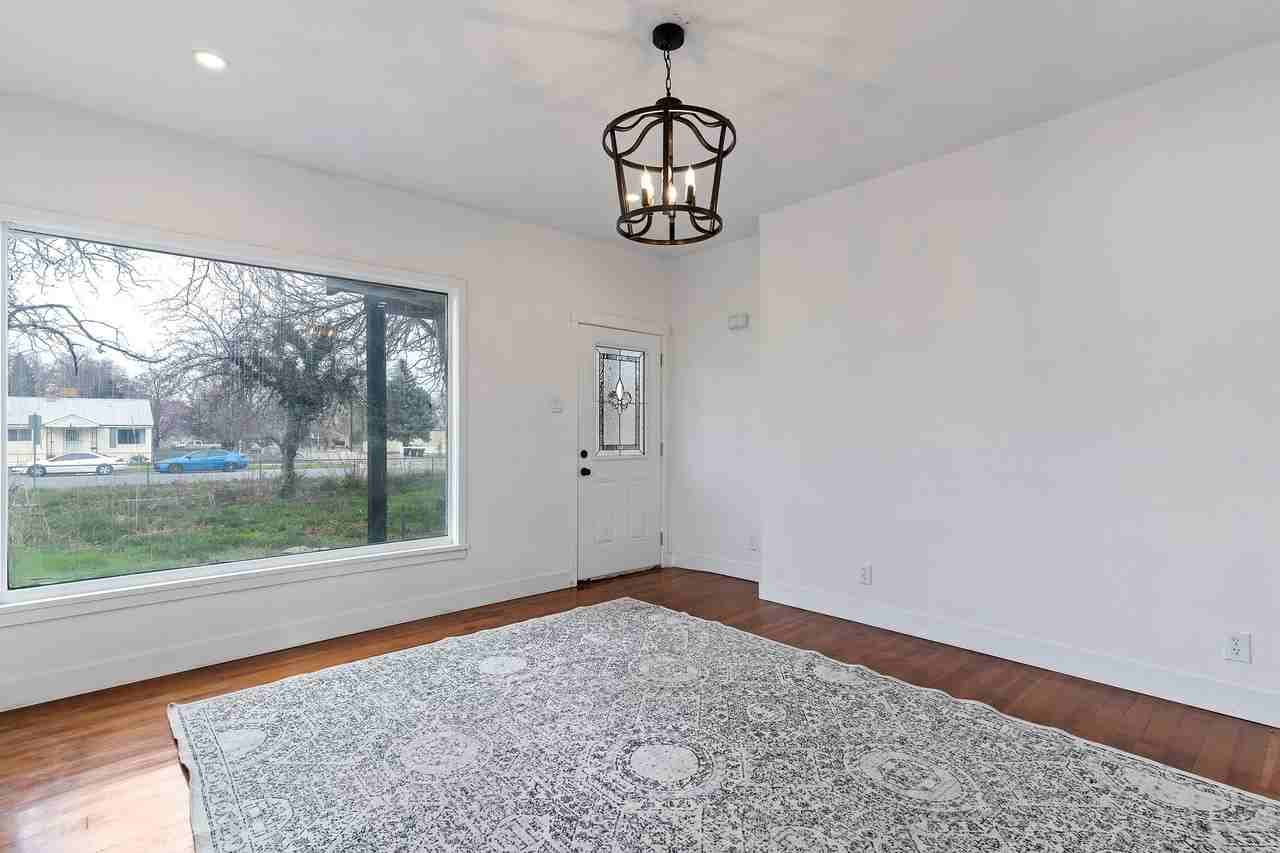 678 Ne - Photo 4 of 20
