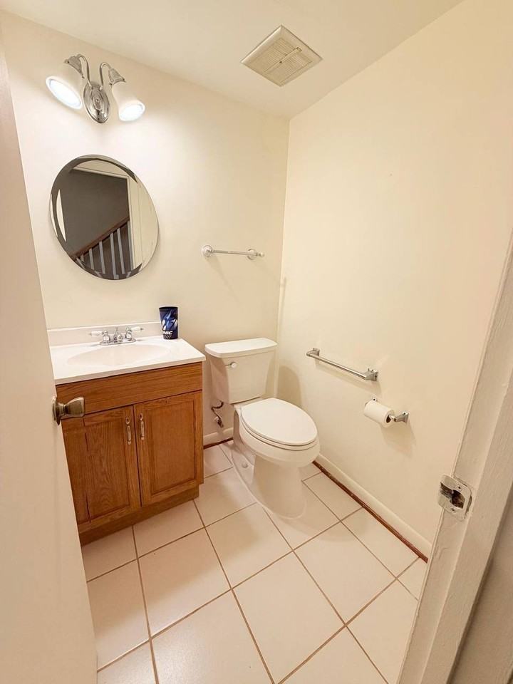 4240 Embassy Dr - Photo 3 of 20