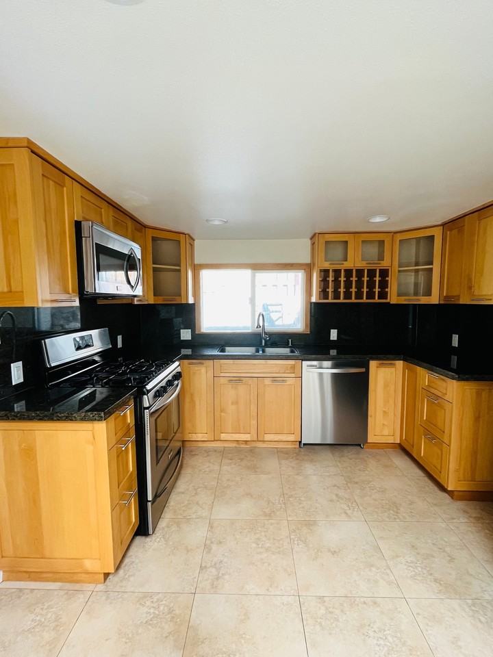 618 Woodland Dr - Photo 2 of 20