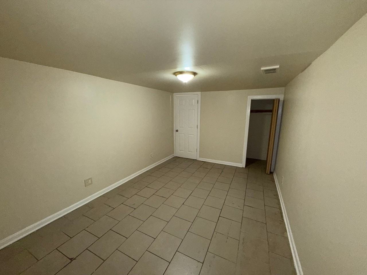 7423 S Saint Lawrence Ave - Photo 6 of 19