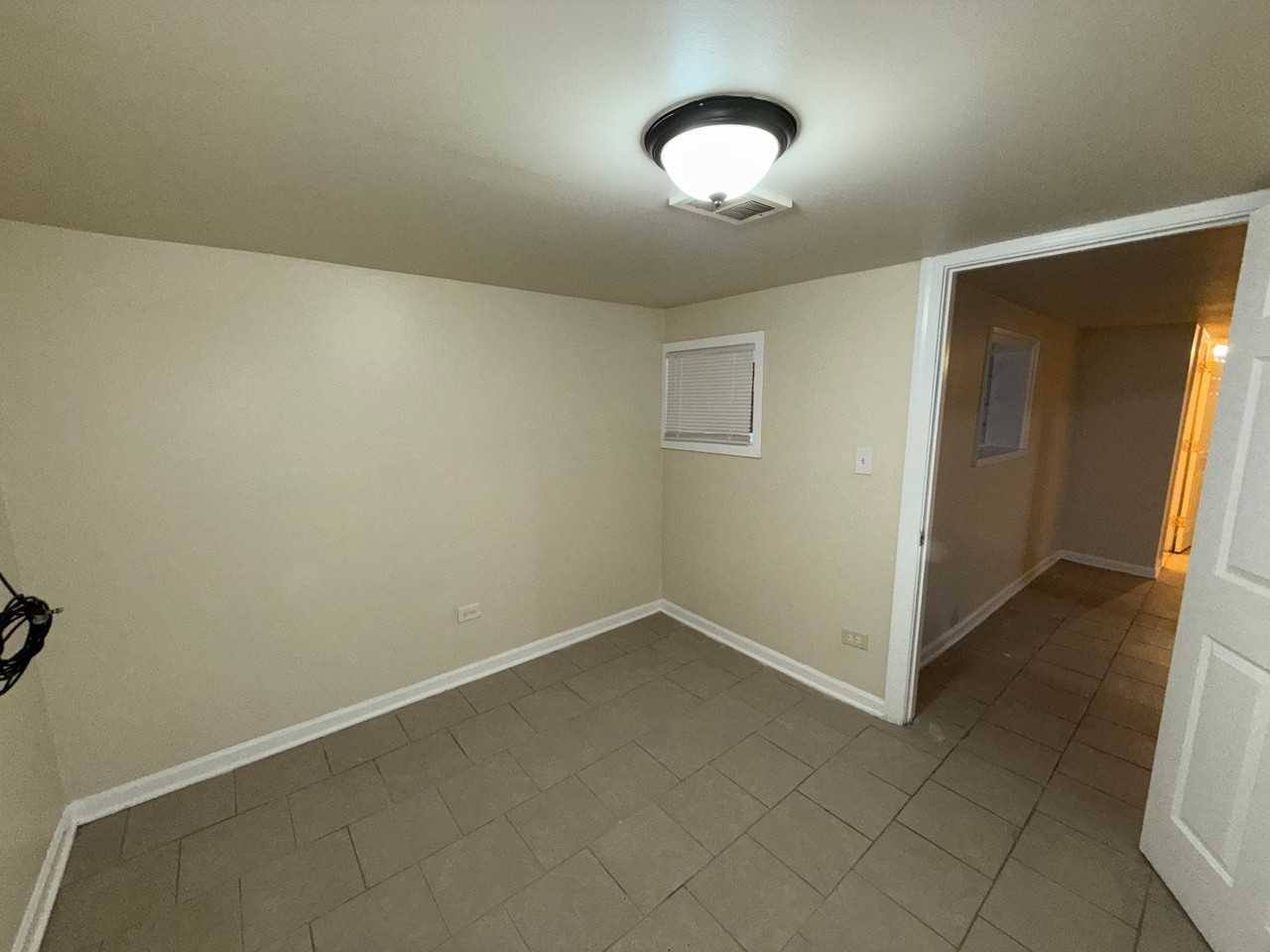 7423 S Saint Lawrence Ave - Photo 7 of 19