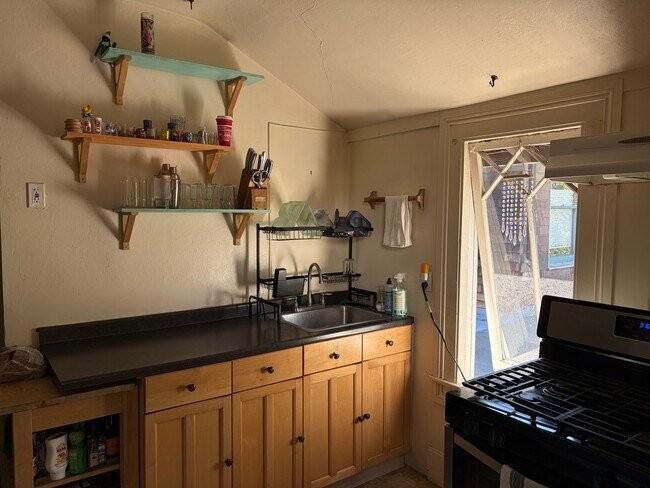 2615 Parker St - Photo 6 of 20