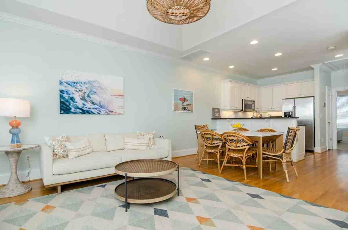 14A Greensboro St E - Photo 2 of 16