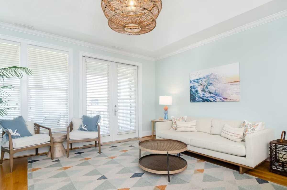 14A Greensboro St E - Photo 4 of 16