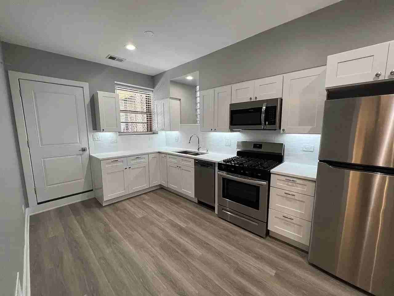 1227 W Ohio St #G - Photo 2 of 15