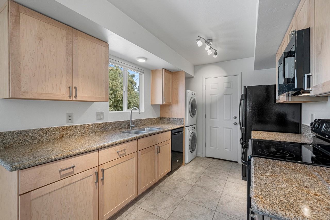 1529 E Glenn St - Photo 4 of 10