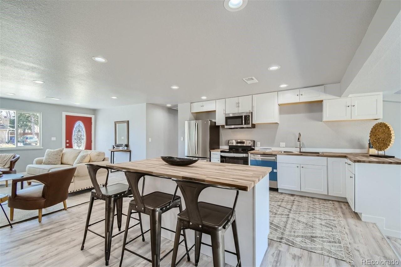 1881 E 84th Ave - Photo 3 of 10