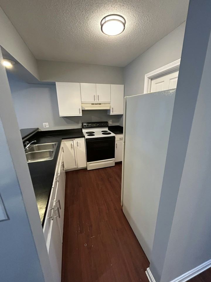 11 RiverBend Dr, Unit 22-2 - Photo 2 of 6