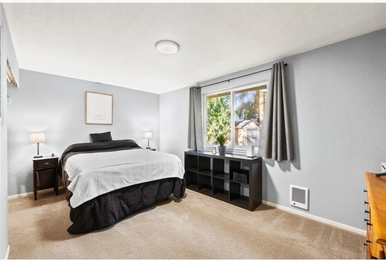 359 Northwest Oakmont Way - Photo 5 of 9