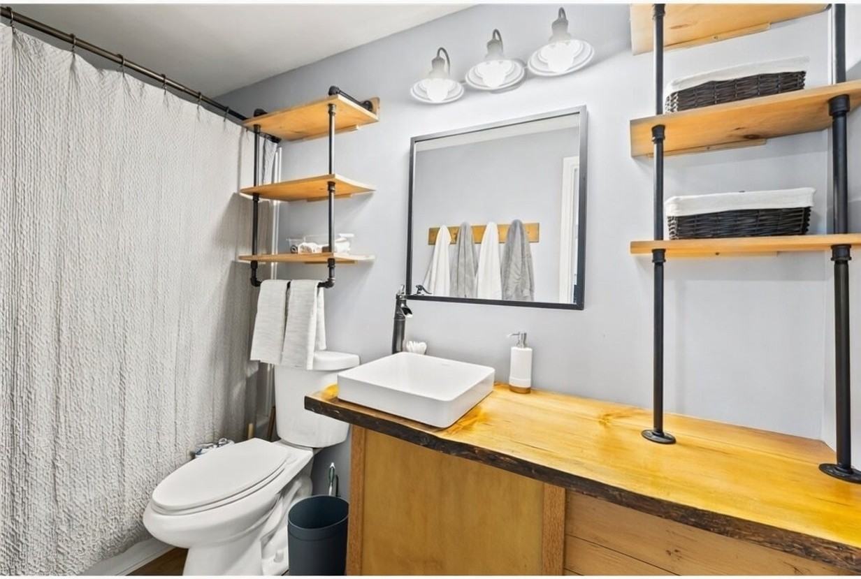 359 Northwest Oakmont Way - Photo 7 of 9