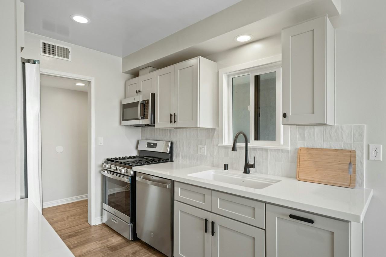 2508 Aviation Boulevard, Unit C - Photo 2 of 38