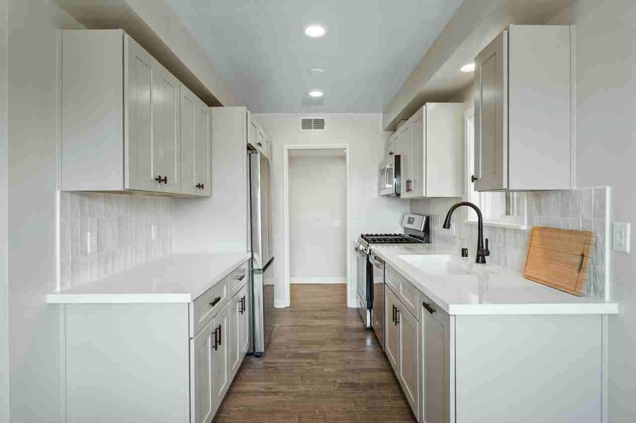 2508 Aviation Boulevard, Unit C - Photo 4 of 38