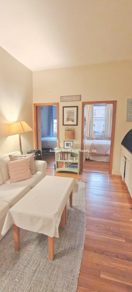 283 Hanover St - Photo 3 of 10