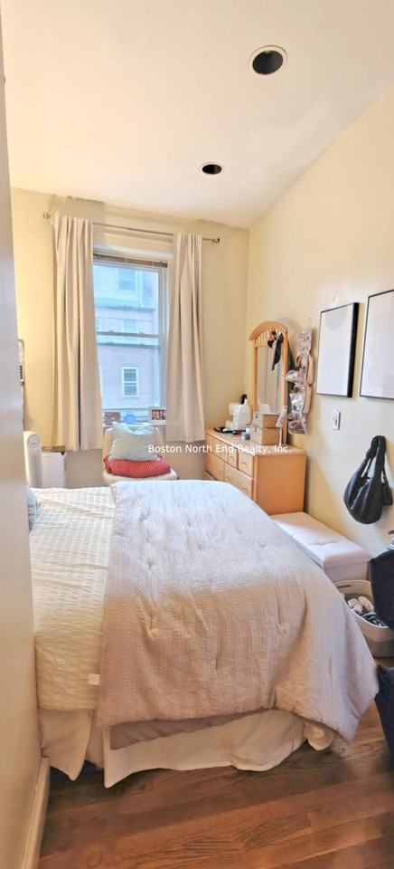 283 Hanover St - Photo 5 of 10