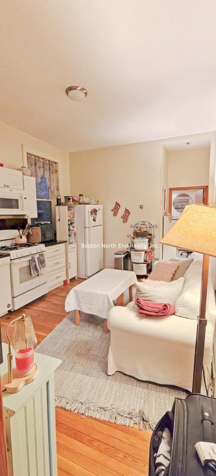 283 Hanover St - Photo 6 of 10