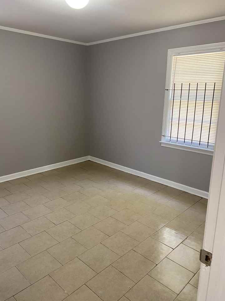 1020 Radio Drive - Photo 4 of 8