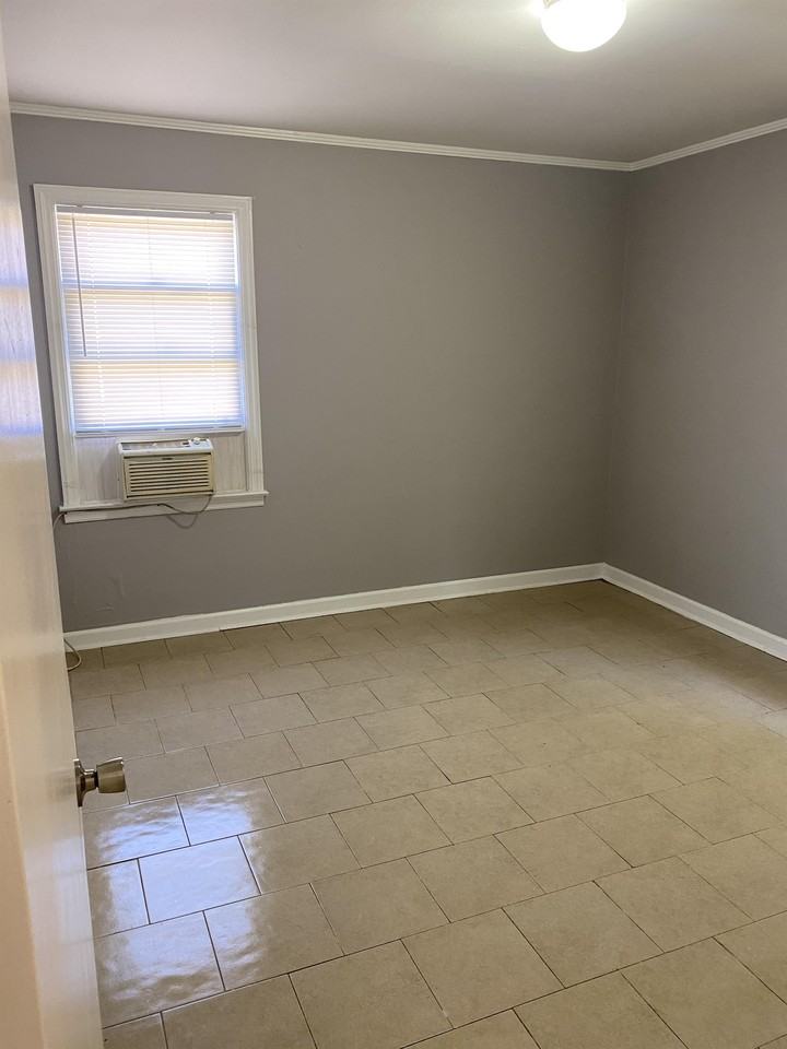 1020 Radio Drive - Photo 5 of 8