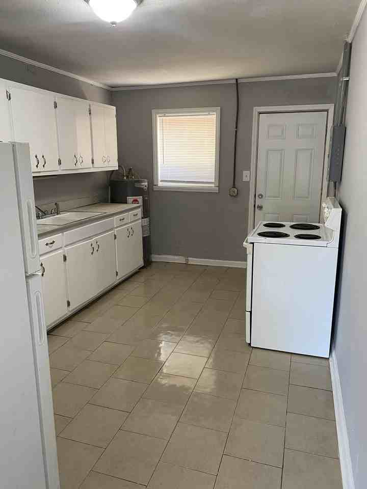 1020 Radio Drive - Photo 7 of 8