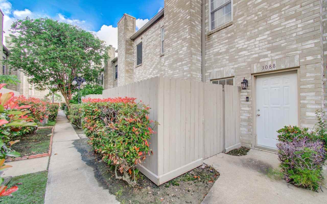3088 Holly Hall Street - Photo 2 of 31