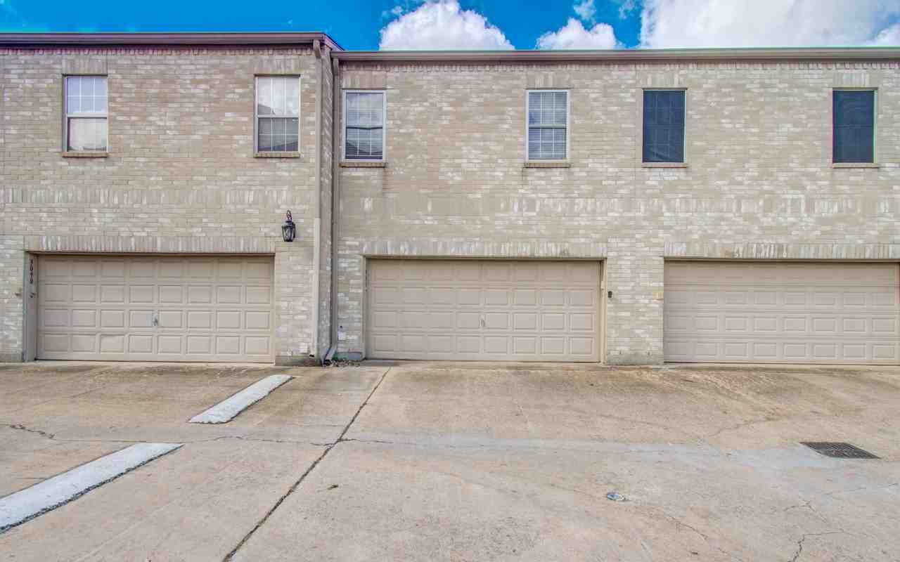 3088 Holly Hall Street - Photo 3 of 31