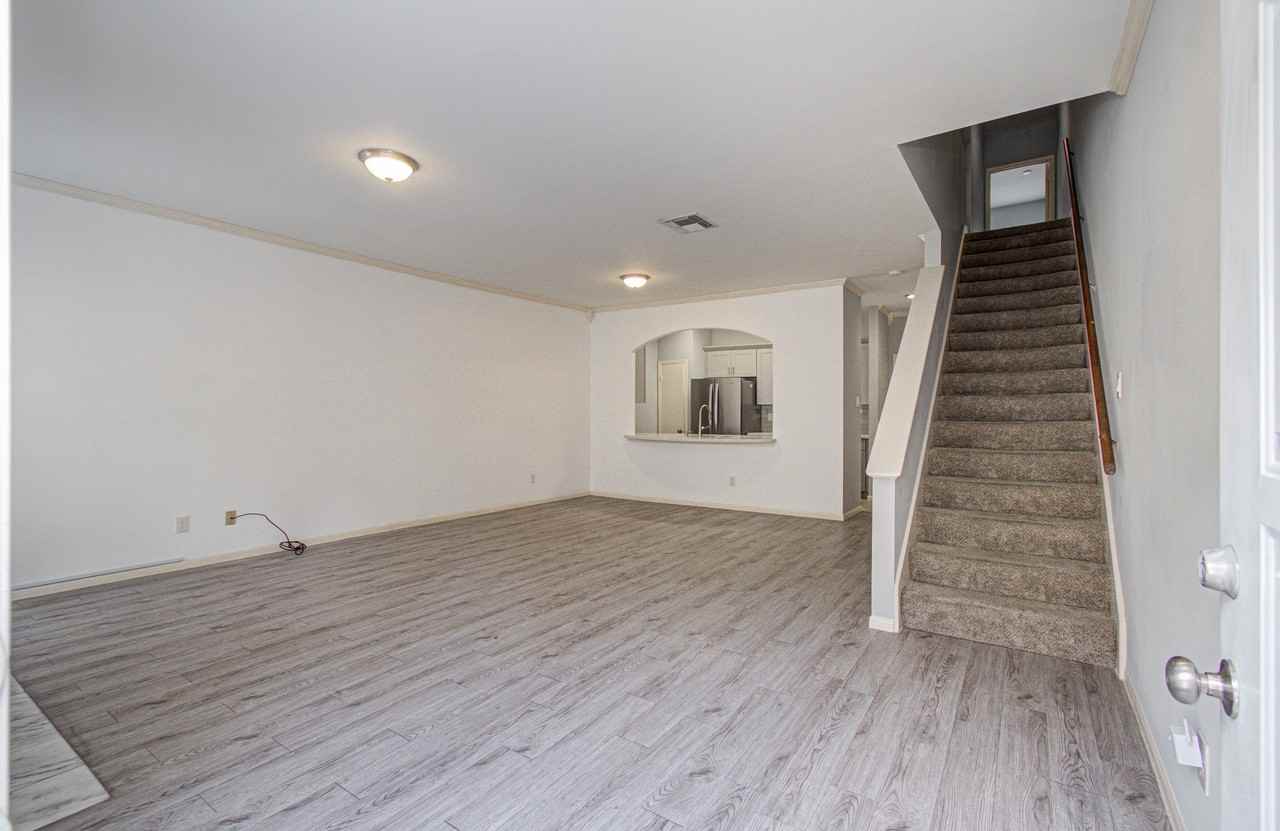 3088 Holly Hall Street - Photo 5 of 31