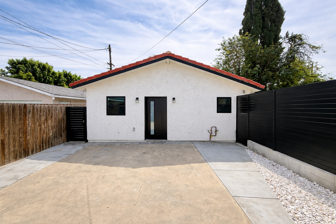 19146 Chase Street - Photo 2 of 24