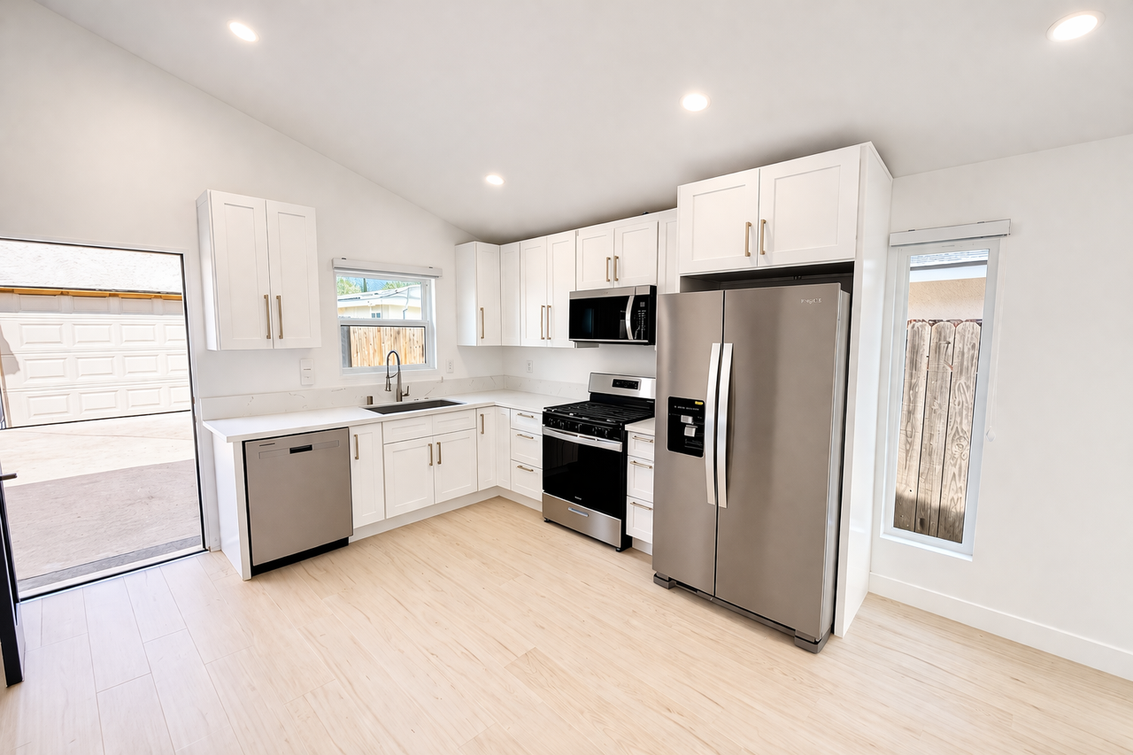 19146 Chase Street - Photo 4 of 24