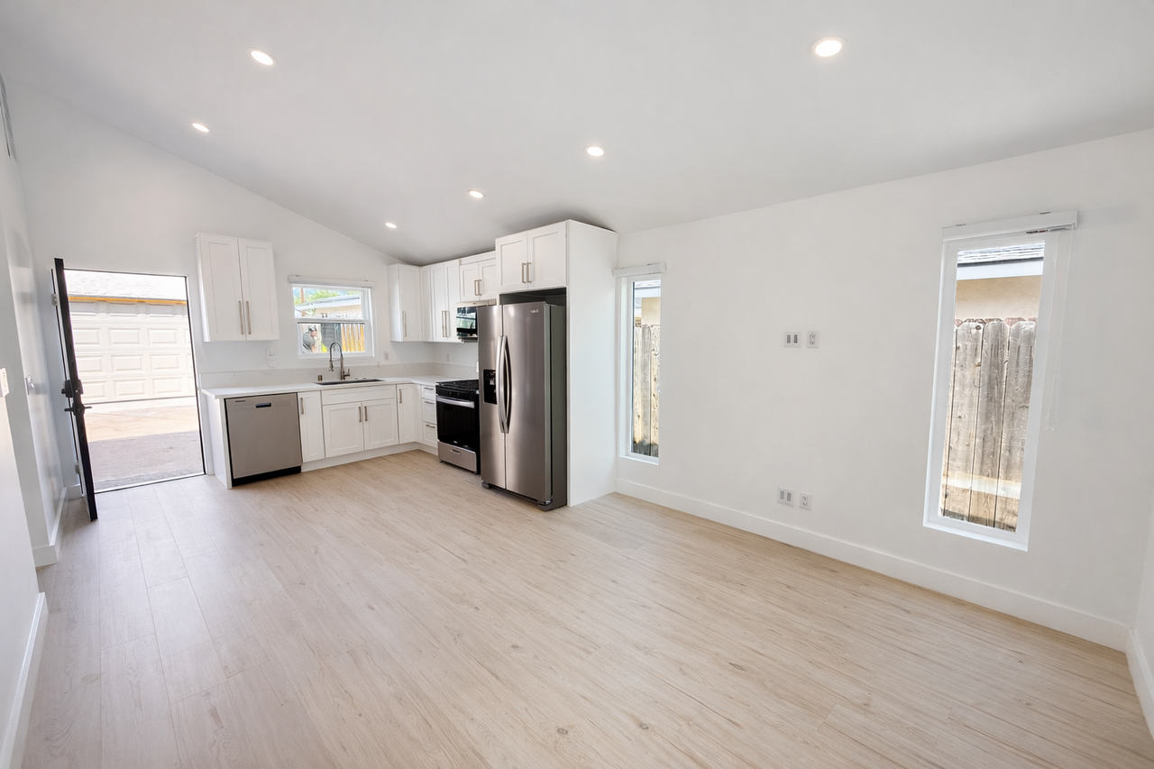 19146 Chase Street - Photo 6 of 24