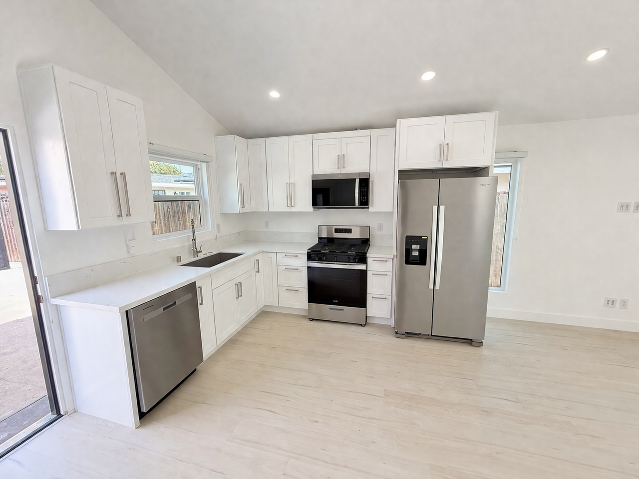 19146 Chase Street - Photo 5 of 24