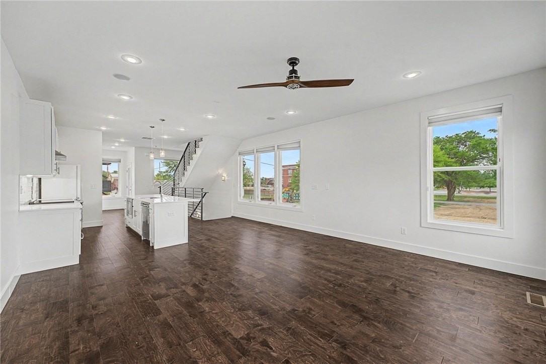 644 Sw B St - Photo 2 of 30