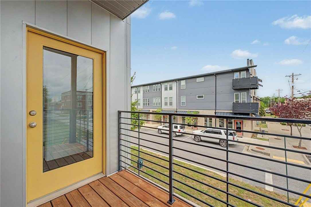 644 Sw B St - Photo 5 of 30