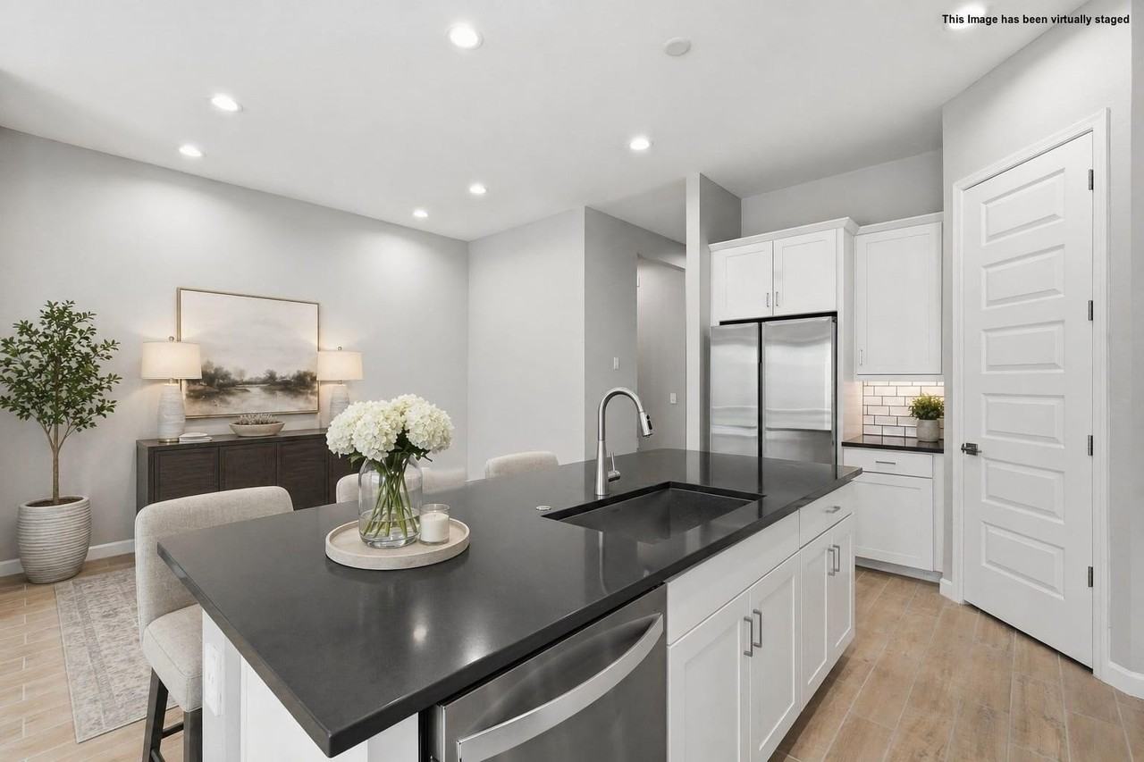 5028 E Shady Glen Ave - Photo 5 of 39