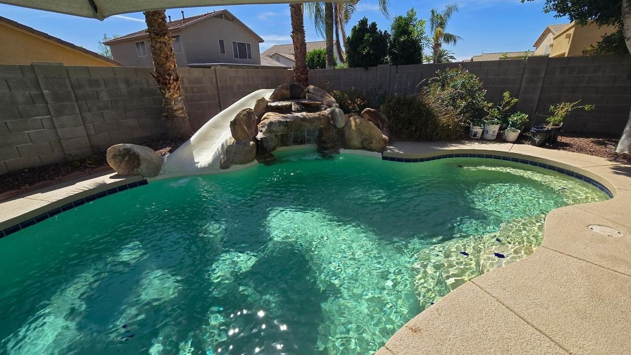 8213 W Quail Ave - Photo 3 of 50