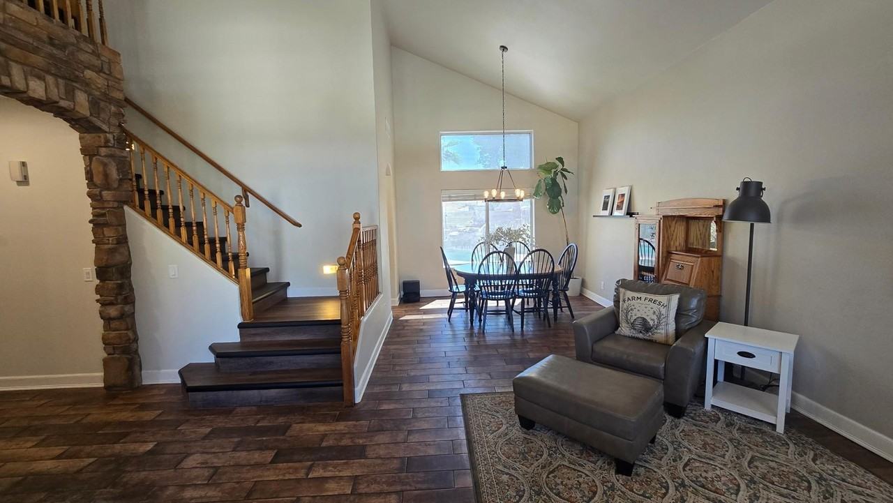 8213 W Quail Ave - Photo 7 of 50