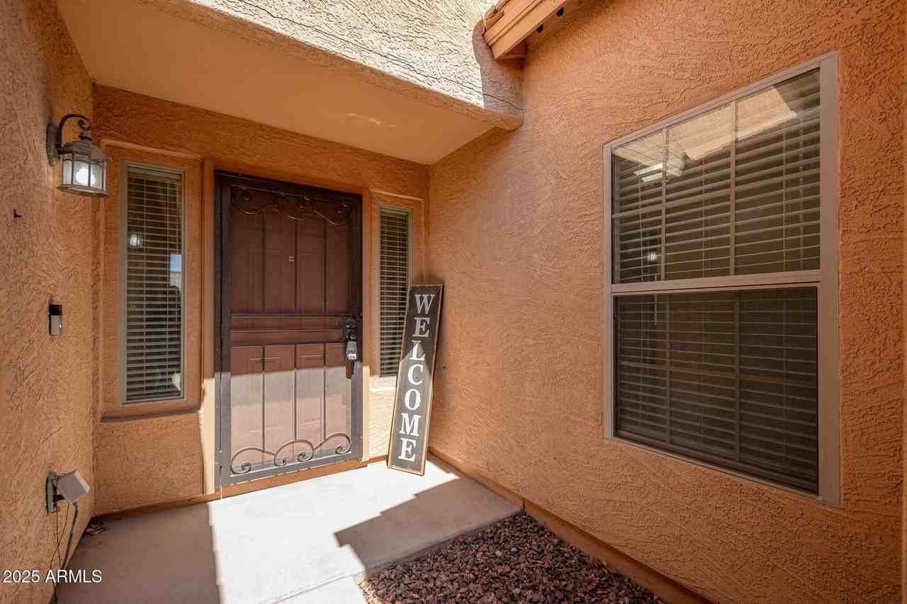 25256 W Darrel Dr - Photo 2 of 30