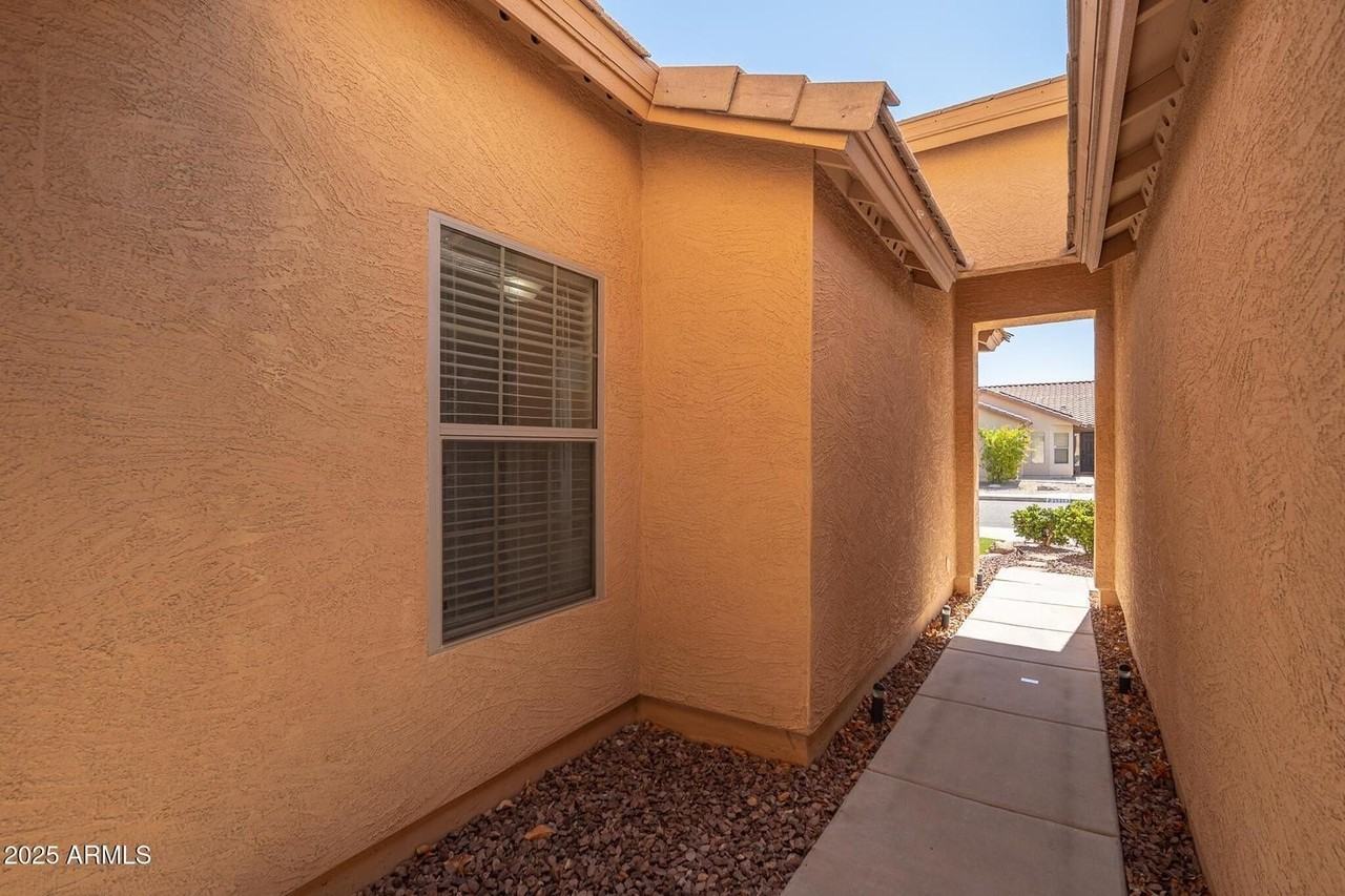 25256 W Darrel Dr - Photo 3 of 30