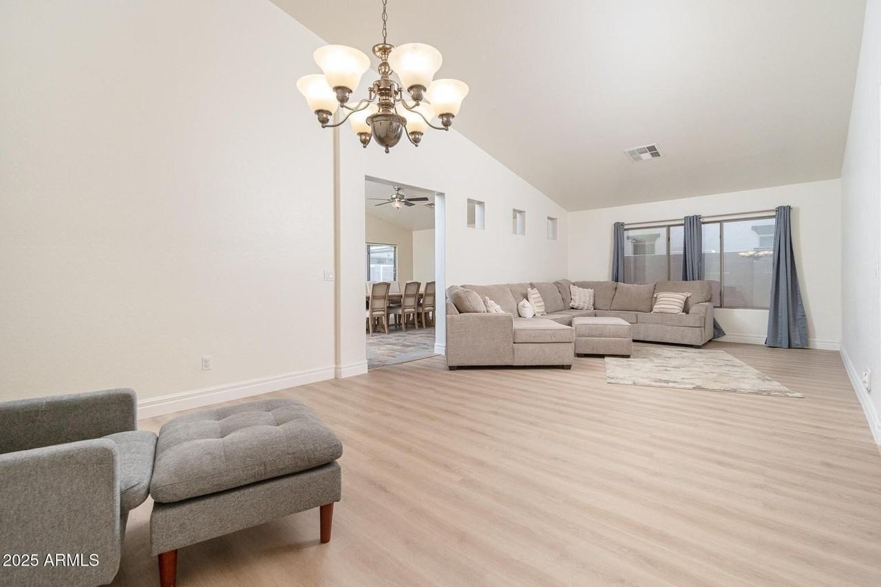 25256 W Darrel Dr - Photo 4 of 30