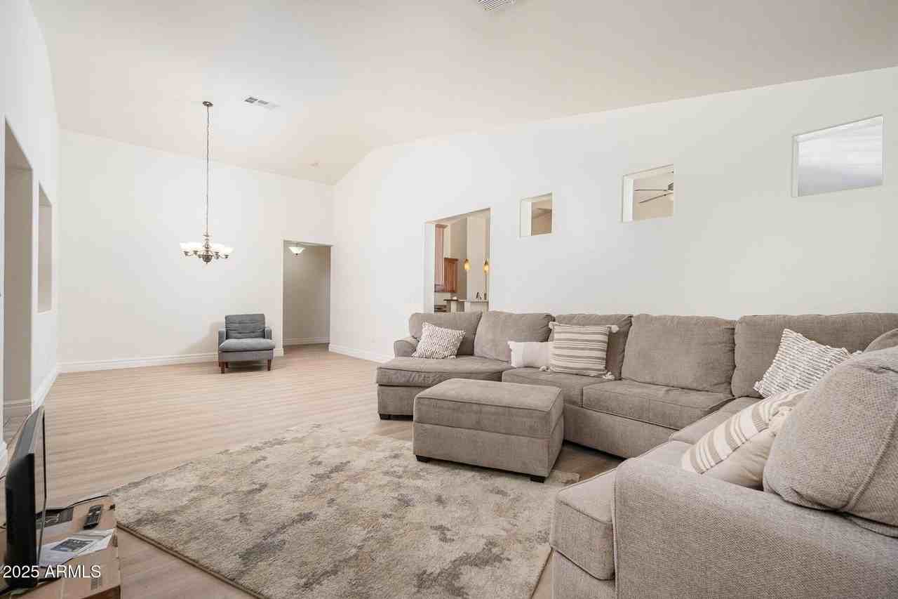 25256 W Darrel Dr - Photo 5 of 30