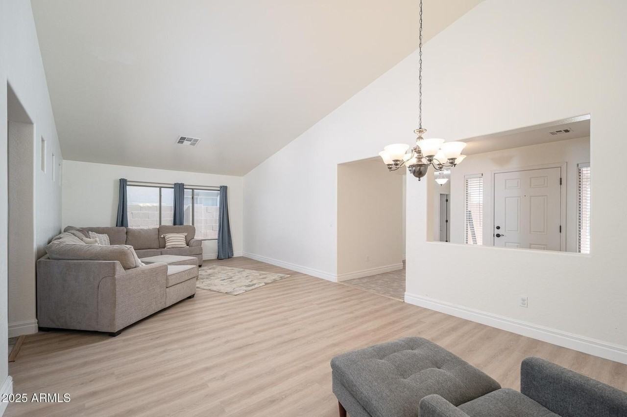 25256 W Darrel Dr - Photo 6 of 30