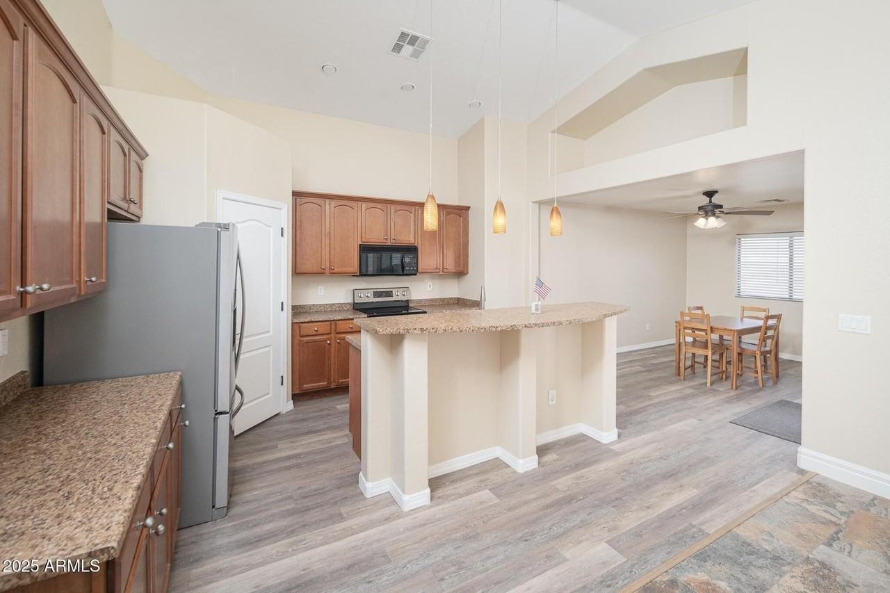 25256 W Darrel Dr - Photo 7 of 30