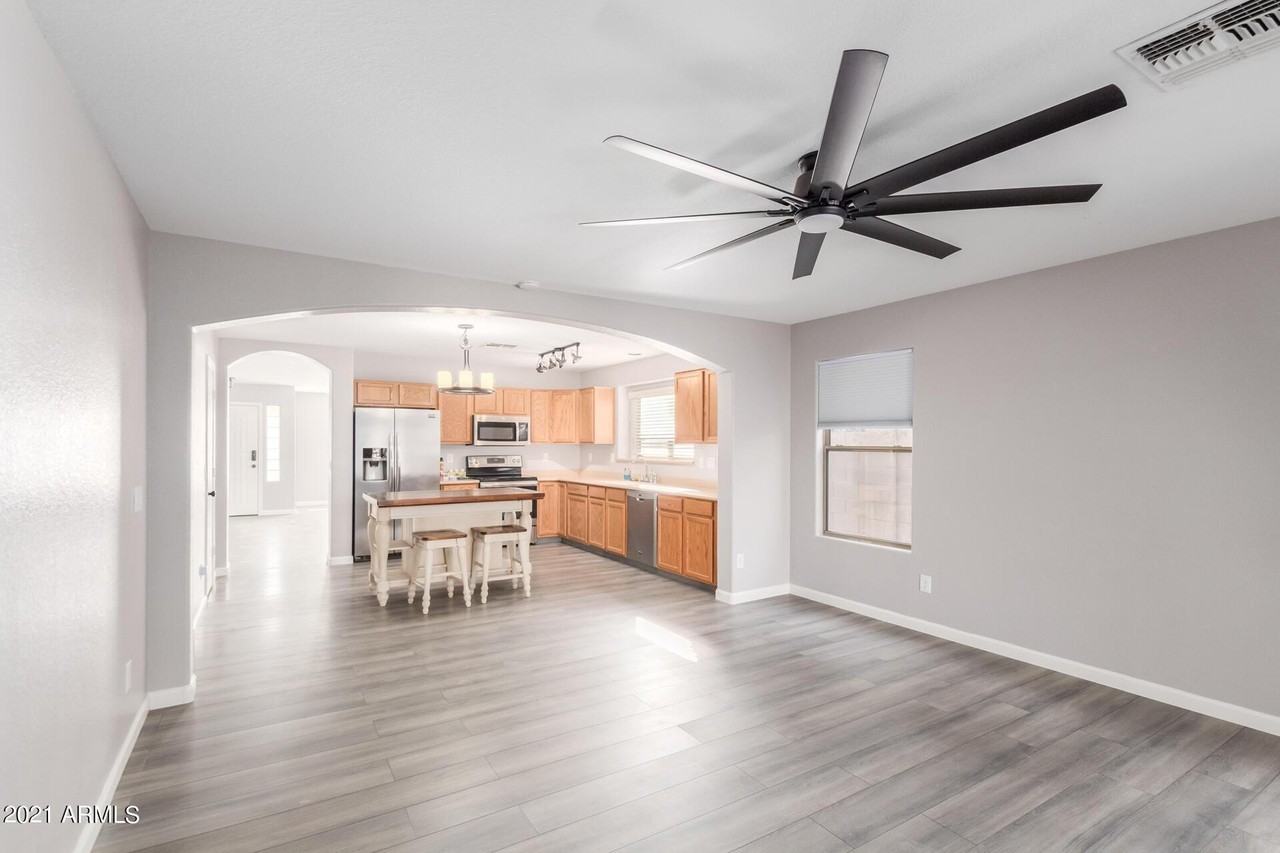 2518 W Bent Tree Dr - Photo 4 of 32