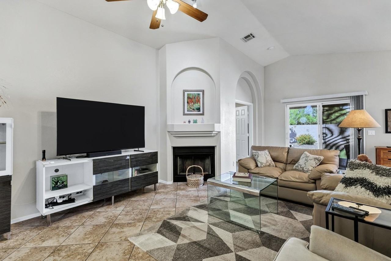 144 S Kingston St - Photo 2 of 18